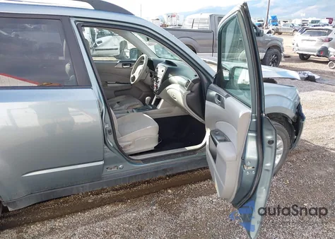 2011 Subaru Forester 2.5X Premium из США, поврежденный, VIN JF2SHBDC4BH781810